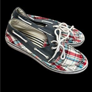 Blue fin, boat style shoes